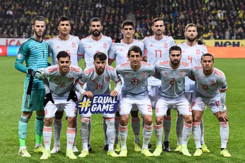 Oyarzabal e Iñigo Martínez en el once titular ante Suecia de la selección española. (JONATHAN NACKSTRAND / AFP) 