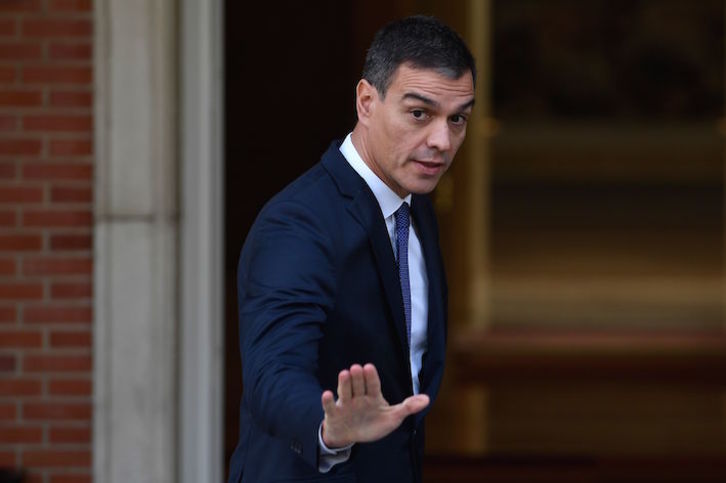 El presidente del Gobierno español en funciones, Pedro Sánchez, a las puertas de Moncloa. (Pierre-Philippe MARCOU/AFP)