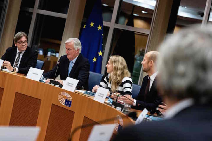 El negociador comunitario, Michel Barnier, en una de las reuniones. (Kenzo TRIBOUILLARD/AFP)