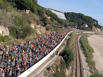 La marcha, entre Sant Pol de Mar y Canet de Mar. (Beñat ZALDUA)