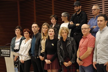 Euskal jendarteko pertsona esanguratsuek aurkeztu dute Gure Eskuk bultzatutako manifestua. (Maialen ANDRES/FOKU)