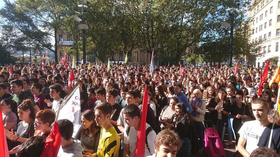 Elkartasuna, gipuzkoar hiriburutik Herrialde Katalanetara. (@ErnaiDonostia)