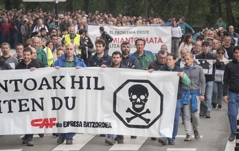 Beasaingo CAFeko langileen manifestazioa amiantoa dela-eta (Andoni CANELLADA/FOKU)