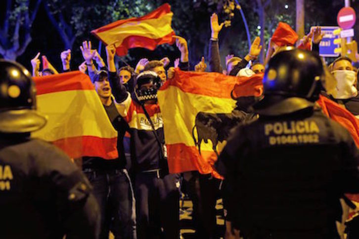 Los fascistas, concentrados en la plaza Artós en octubre de 2019. (Pau BARRENA/AFP)