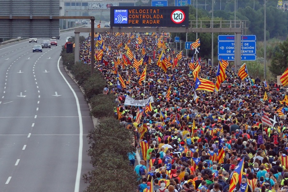 Una de las marchas, en Sant Vicenc del Horts, llegando a Barcelona. (Pau BARRENA | AFP)