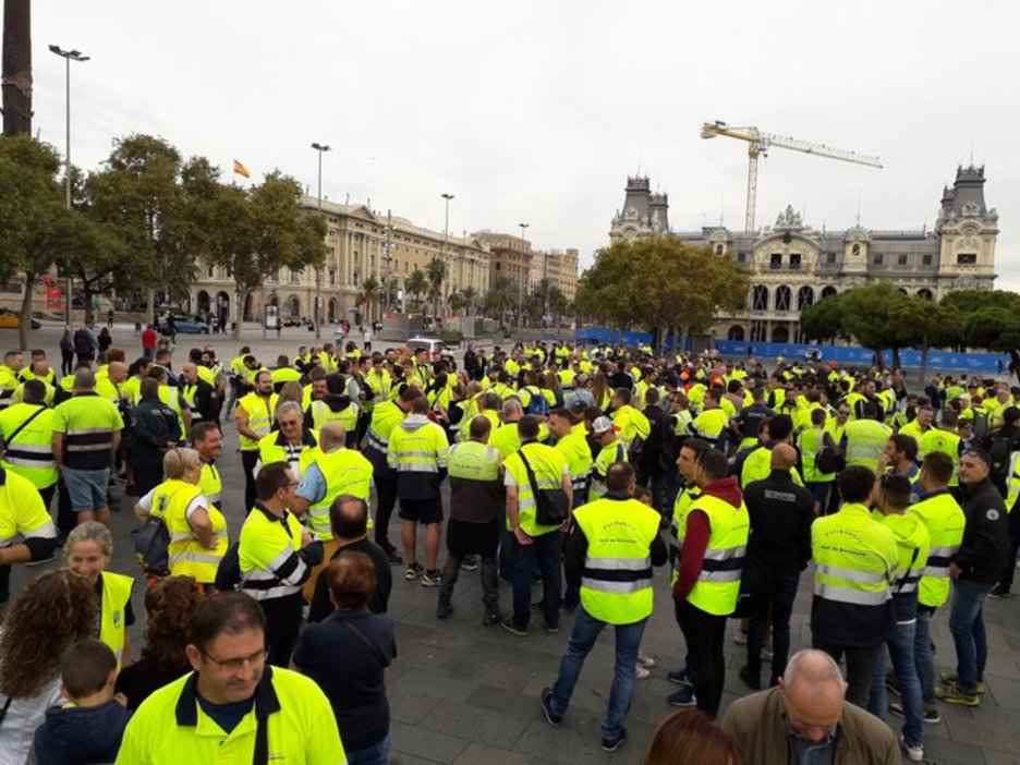 Estibadores del puerto, hoy en «vaga». (@CoordinadoraBCN) Estibadores del puerto, hoy en «vaga». (@CoordinadoraBCN)