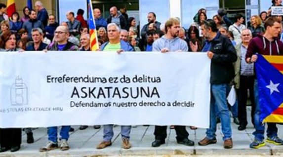 En la sede del Gobierno de Lakua. (LAB Twitter)