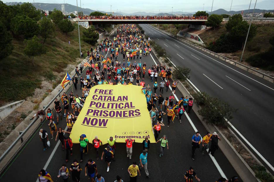 La libertad de los presos, demandada también en inglés. (Pau BARRENA | AFP) La libertad de los presos, demandada también en inglés. (Pau BARRENA | AFP)