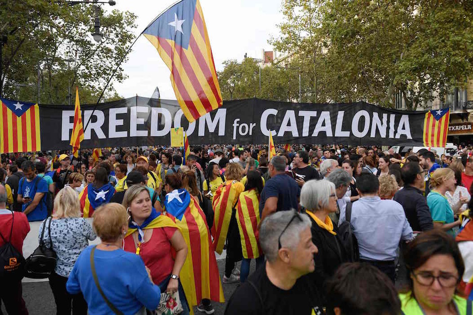 Un grito por la libertad de Catalunya ha vuelto a colapsar las calles de Barcelona. (Josep LAGO / AFP)