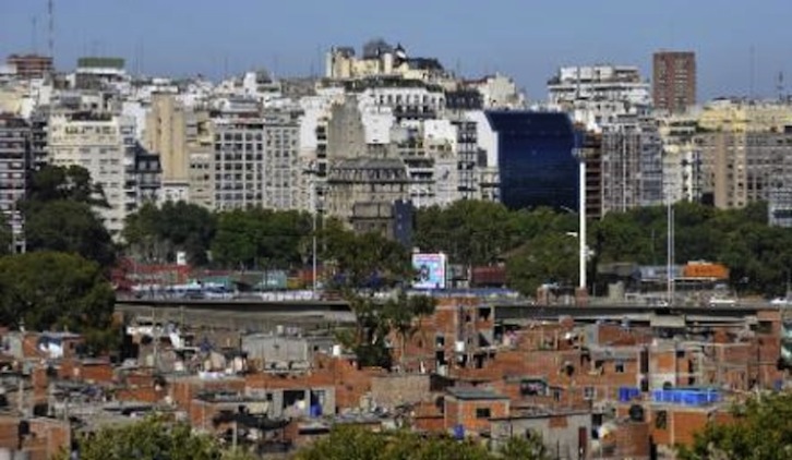 Argentina es uno de los países donde la brecha entre ricos y pobres ha crecido de forma importante. (Juan MABROMATA / AFP)