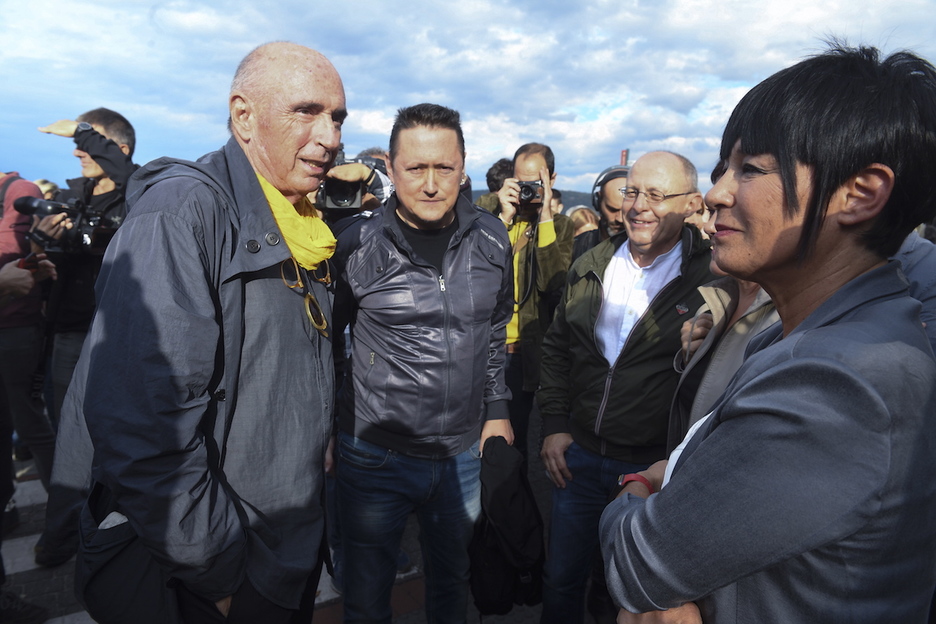Llach, Muguruza, Izagirre e Iriarte conversan antes del inicio. (Jon URBE / FOKU)