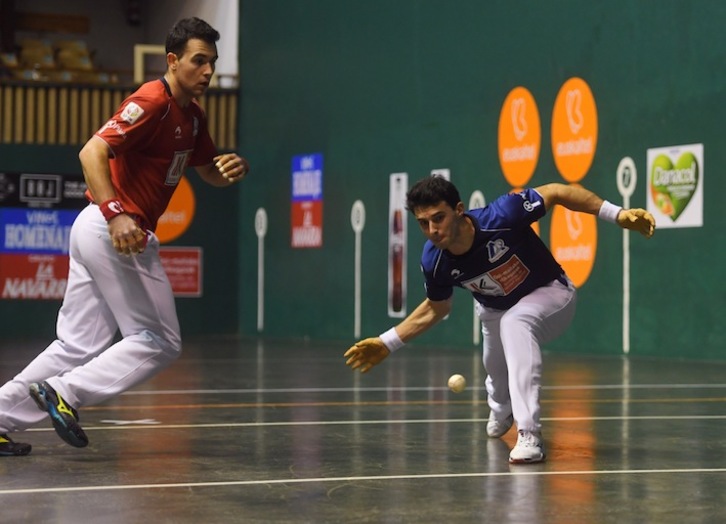 Altuna, pilota bat jaso nahian, Eibarren (Jon URBE / FOKU)