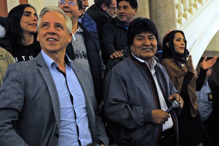 Álvaro García junto a Evo Morales en La Paz. (Jorge BERNAL/AFP)