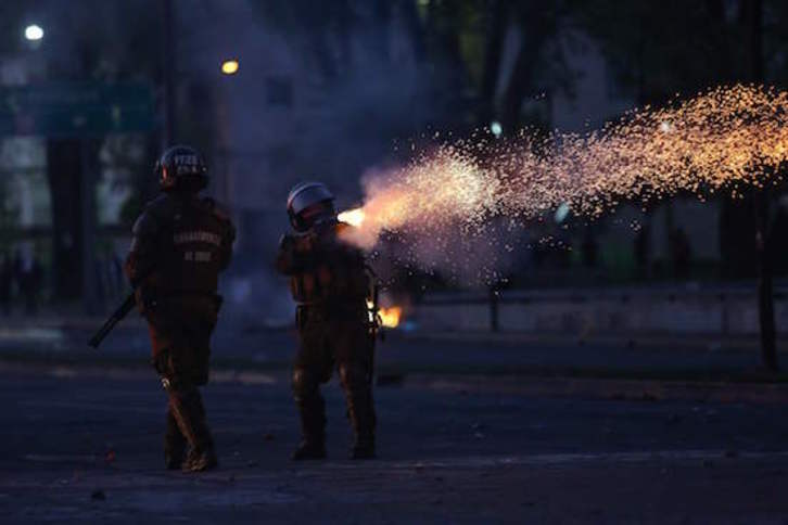 Cargas policiles en Concepción. (Pablo HIDALGO/AFP) 