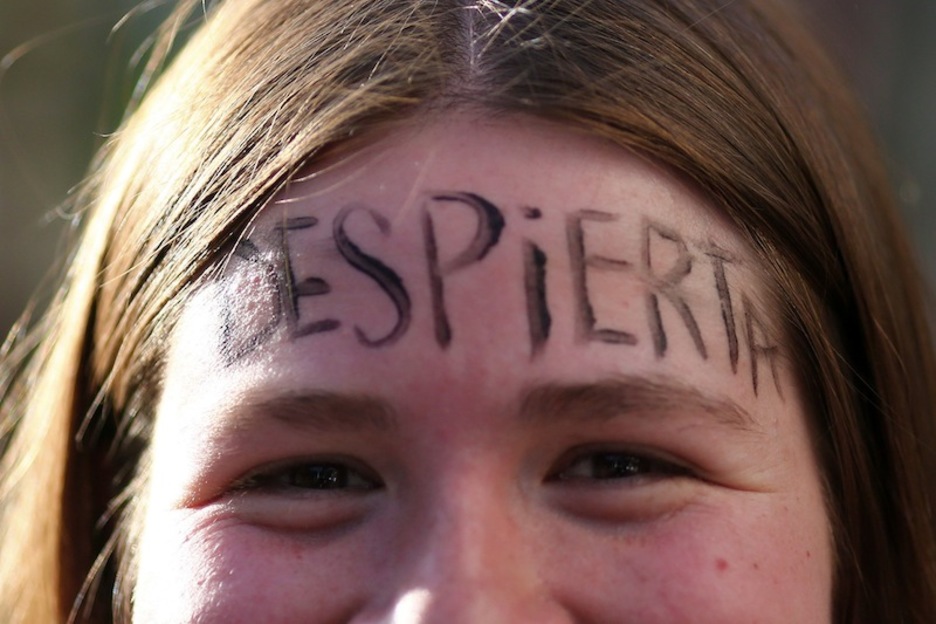 «Despertad», mensaje de una manifestante a sus compatriotas. (Pablo LERA | AFP)