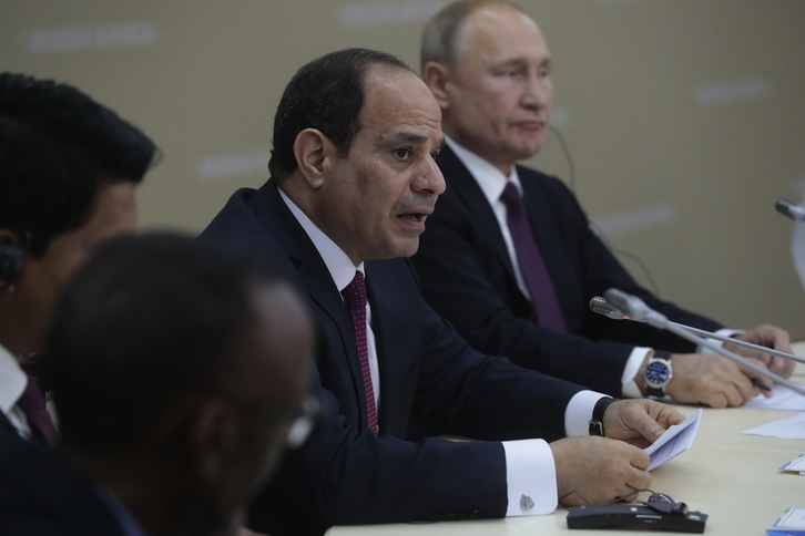 Los presidentes egipcio, Al-Sissi, y ruso, Putin, en la cumbre de Sochi. (Sergei CHIRIKOV-AFP) 