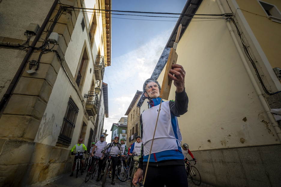 Suziriarekin batera abiatu dira Iruñera, bide orok, luzea izanik ere, amaiera izaten duela jakinda. Jaizki FONTANEDA | FOKU Suziriarekin batera abiatu dira Iruñera, bide orok, luzea izanik ere, amaiera izaten duela jakinda. Jaizki FONTANEDA | FOKU
