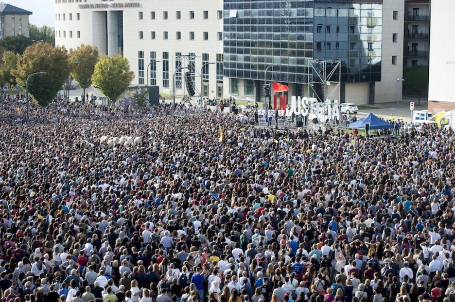 Eta guztien artean hitz bat nabarmendu da: justizia, edo Estatu espainoleko justizia eza. Iñigo URIZ | FOKU Eta guztien artean hitz bat nabarmendu da: justizia, edo Estatu espainoleko justizia eza. Iñigo URIZ | FOKU