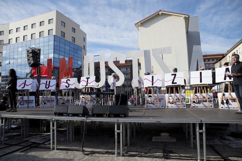 Antolakuntzaren arabera, 52.000 pertsona batu dira Amnistia plazan. Iñigo URIZ | FOKU Antolakuntzaren arabera, 52.000 pertsona batu dira Amnistia plazan. Iñigo URIZ | FOKU