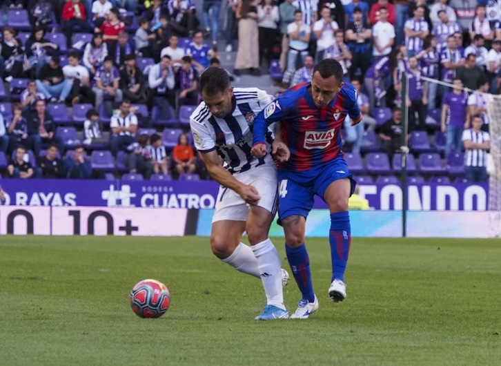 Orellana ha generado peligro en la primera parte pero después se ha ido diluyendo. (M.A. SANTOS/PHOTOGENIC)