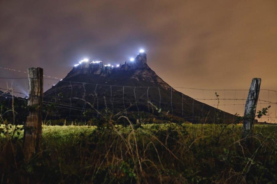 Tologorri ere, Kataluniarekin. Tologorri ere, Kataluniarekin.