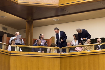 Representantes de los comerciantes, en la tribuna de invitados. (Juanan RUIZ/FOKU)