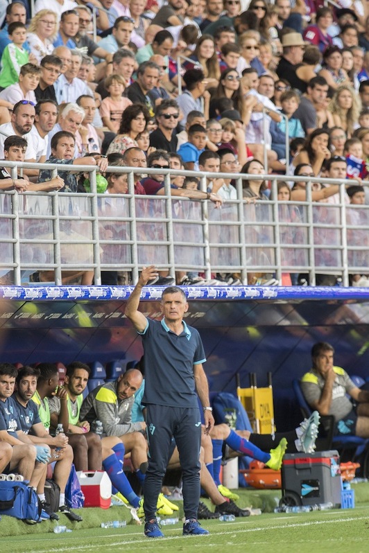 Mendilibar, en un partido de Ipurua (Juan Carlos RUIZ / FOKU)