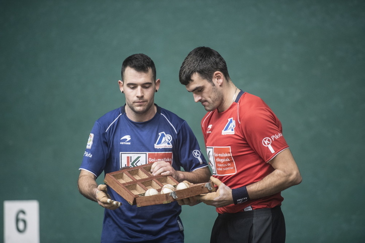 Joseba Ezkurdiak ez du gustura amaitu material aukeraketa (Jagoba MANTEROLA/FOKU)