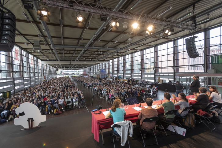 Landako beteta, lehenengo mahai-inguru zentralean (Endika PORTILLO/FOKU)