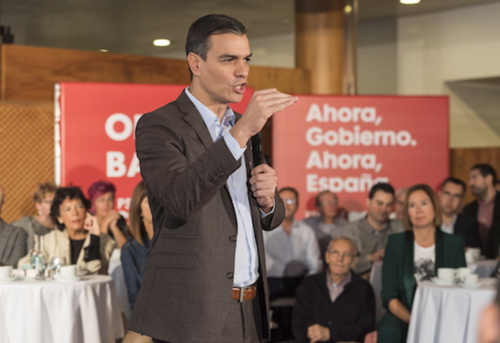Pedro Sánchez y Pablo Casado han estado hoy en Gasteiz. (Juanan RUIZ/AFP)