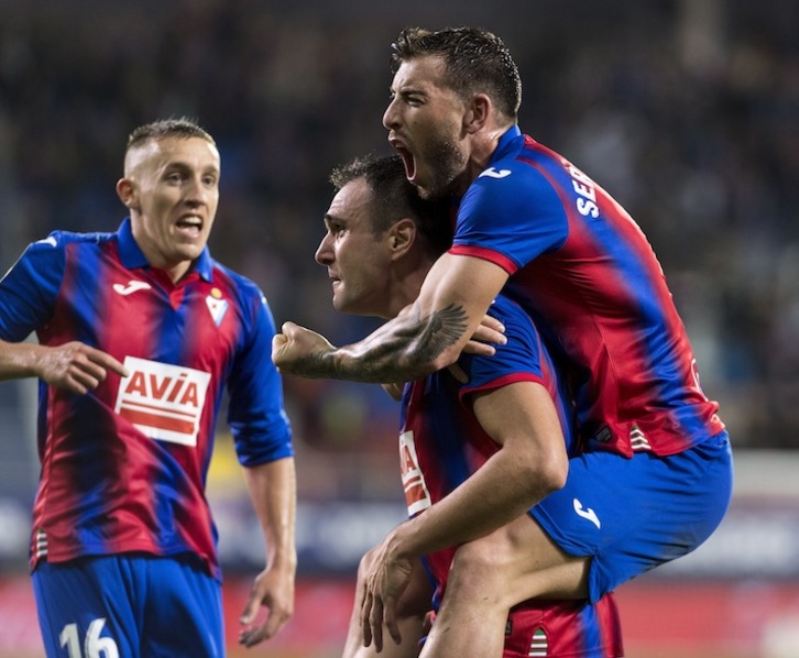 Kike es uno de los jugadores que acabó el último partido tocado. (Juanan RUIZ/FOKU)