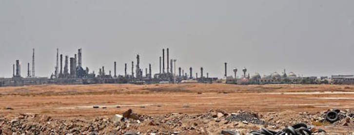 Instalaciones petroleras de Aramco en al-Khurj, a las afueras de Riad. (Fayez NURELDINE/AFP)