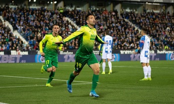 Charles ha cabeceado el empate al cuarto de hora (LA OTRA FOTO)