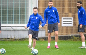 Unai López durante el entrenamiento de este lunes en Lezama. (@AthleticClub)