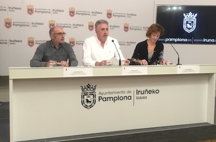 Comparecencia de EH Bildu para anunciar la demanda civil contra las dietas de Comiruña.