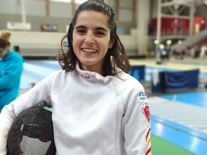 Ascasso, sonriente durante una prueba de esgrima (EUSKAL KIROLA)