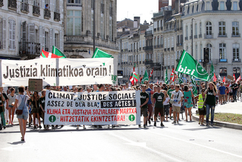 Bizik Baionan irailean egin zuen klimaren aldeko manifestazioa. (Bob EDME)