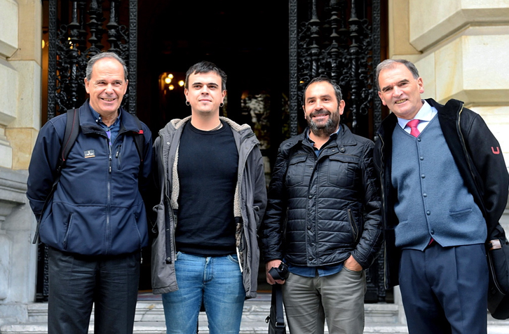 El alcalde de Galdakao y miembros de Usansolo Herria se han reunido con la Diputación de Bizkaia. (Luis JAUREGIALTZO / FOKU).
