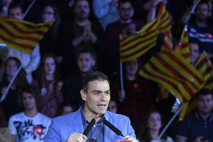 Sánchez ha cerrado la campaña en Barcelona. (Lluis GENE / AFP)