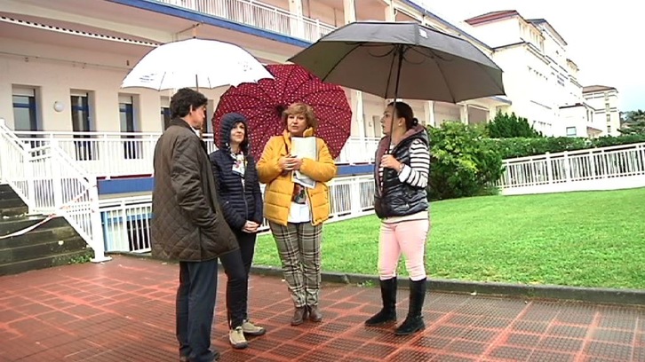 La consejera y su equipo han visitado el Hospital de Gorliz. (IREKIA)
