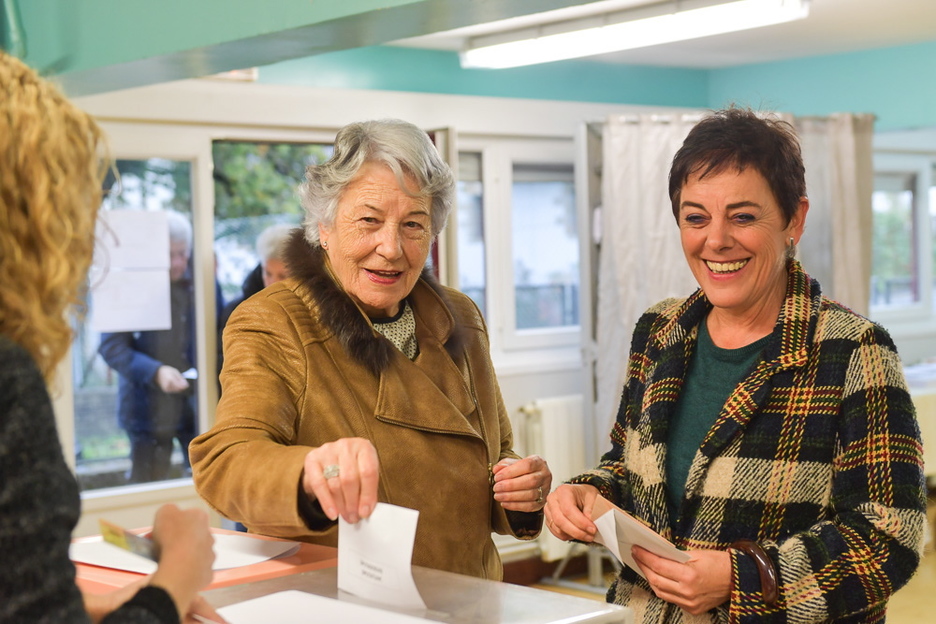 Mertxe Aizpurua (EH Bildu) ha votado en Usurbil. (Idoia ZABALETA | FOKU)
