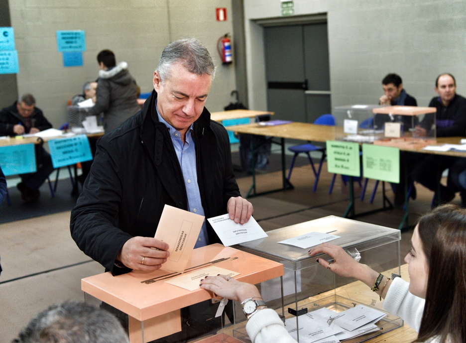 El lehendakari Urkullu ha votado en Durango. (Marisol RAMIREZ | FOKU)