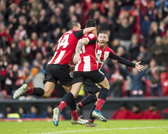 Capa celebra el gol de la victoria con Dani García y Muniain, autor del primer tanto. (Marisol RAMIREZ / FOKU)