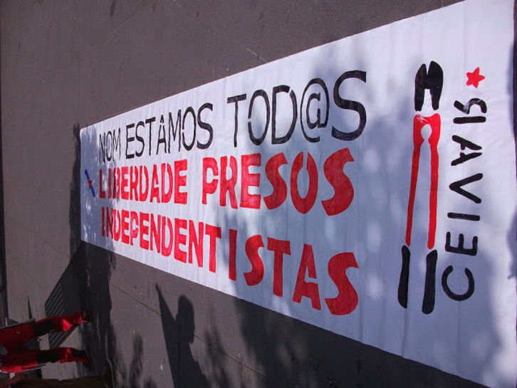 Cartel de Ceivar reclamando la libertad de los presos independentistas gallegos. (DONOSTIALDEKO ASKAPENA)