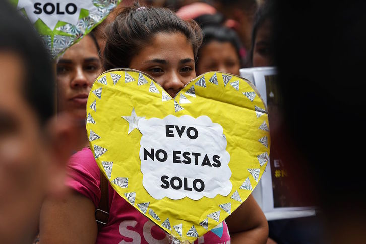 Imagen de una movilización de apoyo a Evo Morales en Buenos Aires. (Luciana GRANOVSKY/AFP)