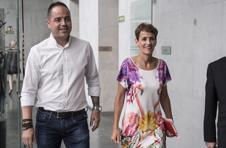 Ramón Alzórriz y María Chivite, en el Parlamento. (Jagoba MANTEROLA | FOKU)