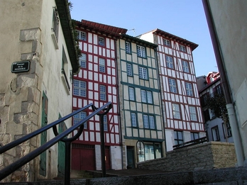 Derrière les belles façasdes se cachent des appartements parfois insalubre. © Ville de Bayonne