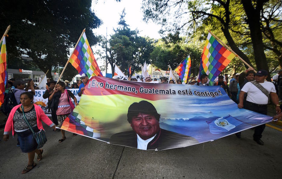 En Guatemala también se han manifestado en apoyo a Evo Morales. (Orlando ESTRADA/AFP)