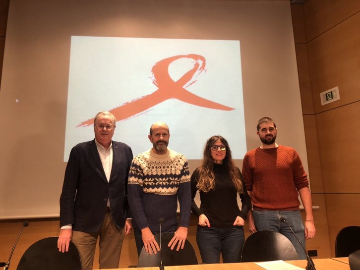 Comparecencia del Colegio de Farmacéuticos, Gehitu, EuskalSida y Harri Beltza, hoy en Donostia. (@EgoyenecheEsti)