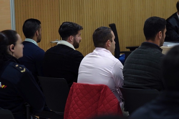 Los cuatro miembros de ‘La Manada’, en el banquillo el lunes. (POOL EFE)